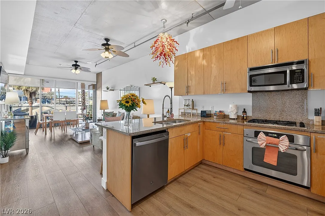 1 bed, 1.0 bath, 925 sqft, $2,800 — Photo 2
