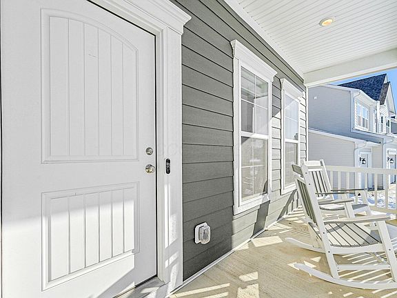 5th image of 620 Kelburn Ln