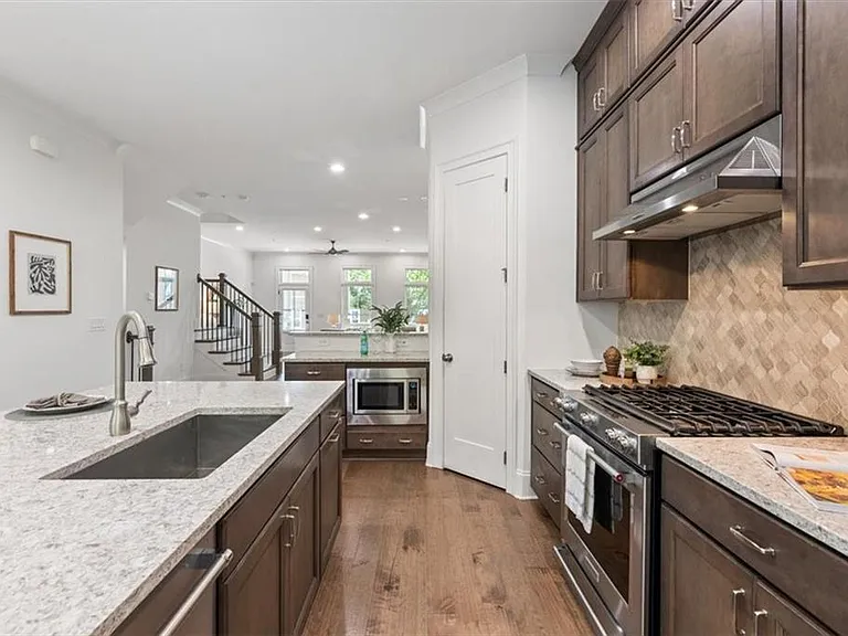 1233 Parkstead Ln — Photo 28