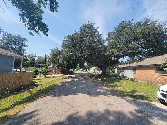 4th image of 1107 Neyland St