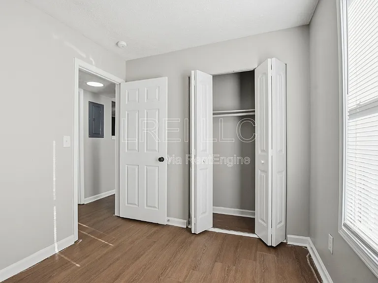419 Woodcreek Dr #1 — Photo 5