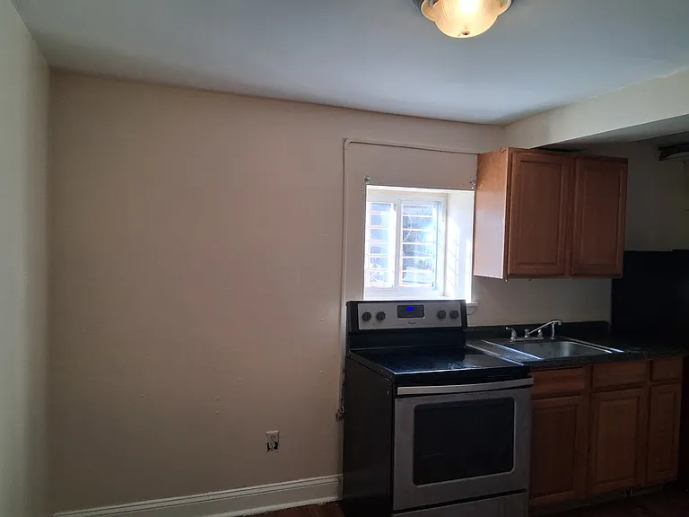 228 S 50th St #8 — Photo 8