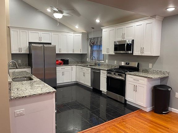 5th image of 833 Northumberland Dr