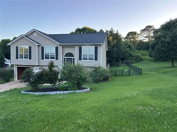 6035 Daffodil Dr, Flowery Branch, GA 30542