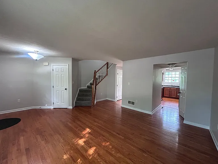1-114 Castleview Dr — Photo 3