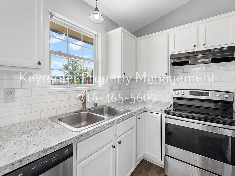1610 E Summerwood St — Photo 4