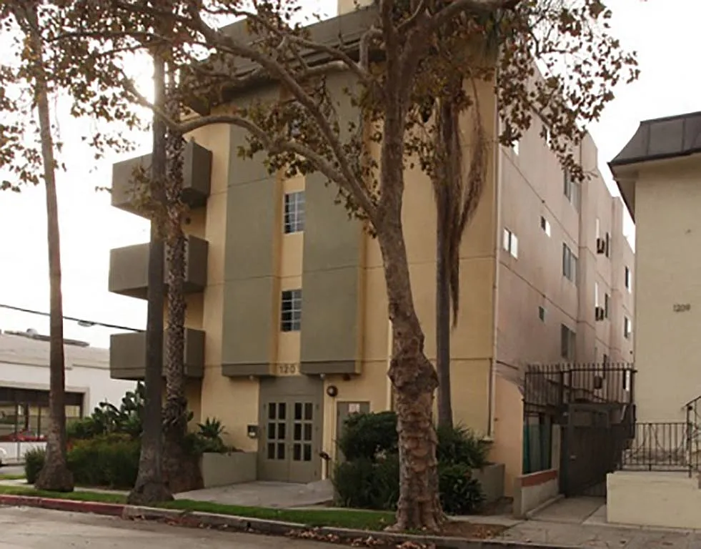 Building Photo - 1201 N. Mansfield Ave.
