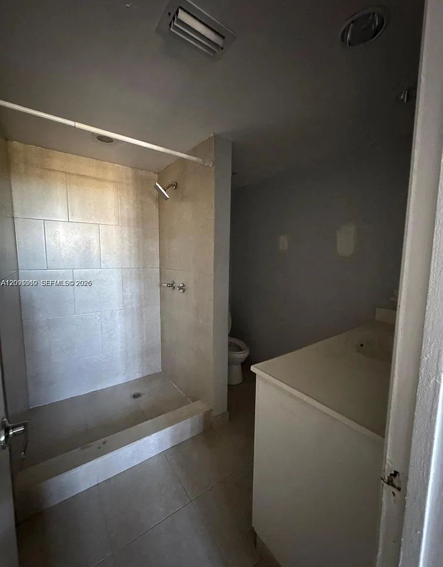 Samari Lake East Condo — Photo 4