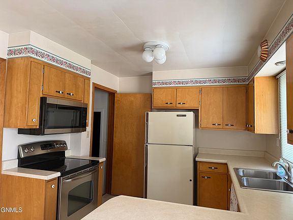 5th image of 609 14th Ave W