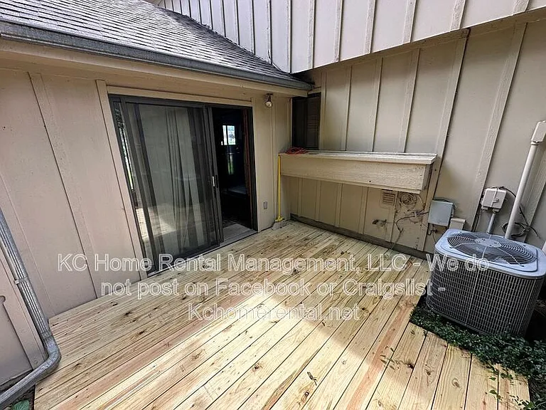 6251 Rene St — Photo 32