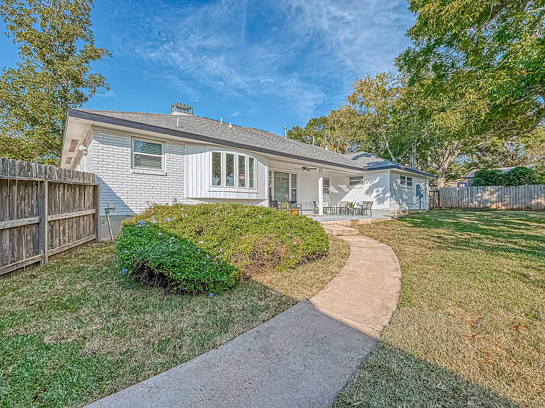 1310 Antigua Ln — Photo 10