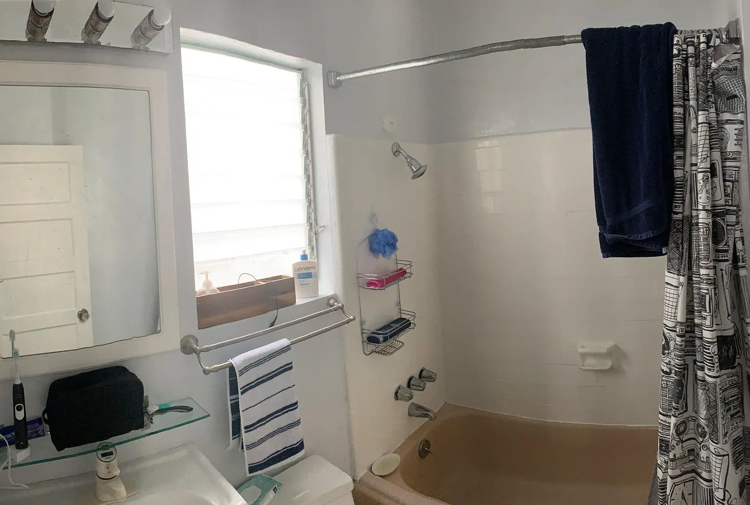 2943 Baker St — Photo 4