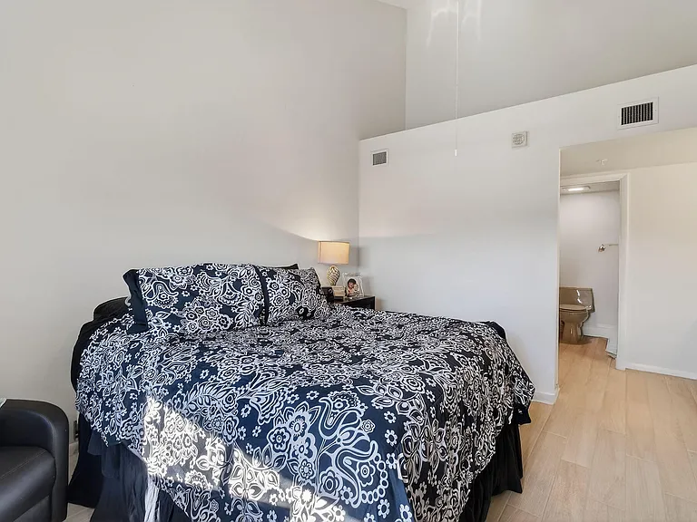 701 Seafarer Cir #504 — Photo 13