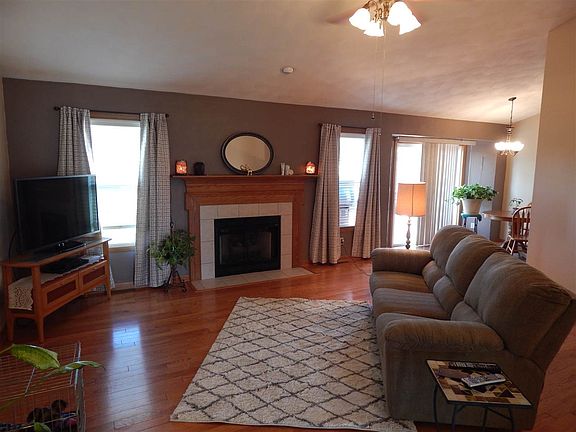 2nd image of 2059 Wyndham Ln