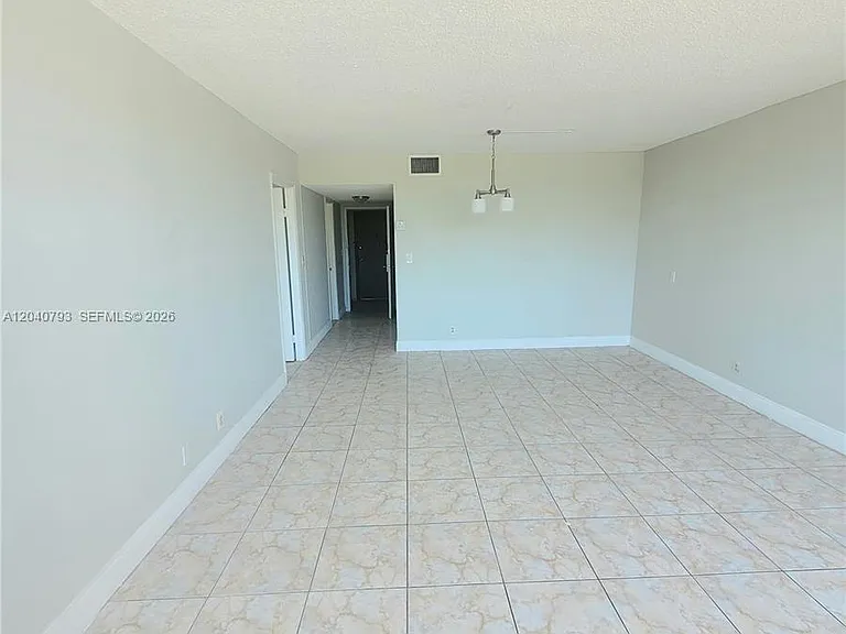 2025 NE 164th St #319 — Photo 2