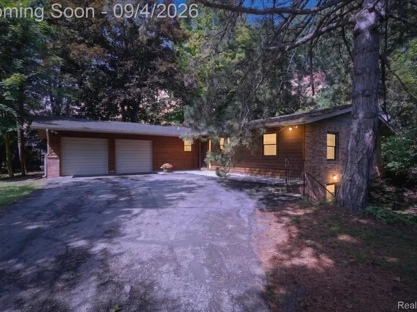 1352 Catherines Way, Howell, MI 48843