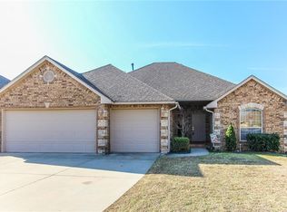 1112 Glen Eagles Ct, Norman, OK 73072