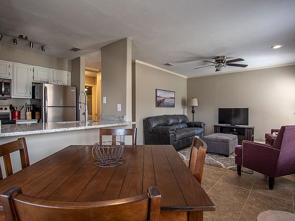 3rd image of 1520 Crawford Ct