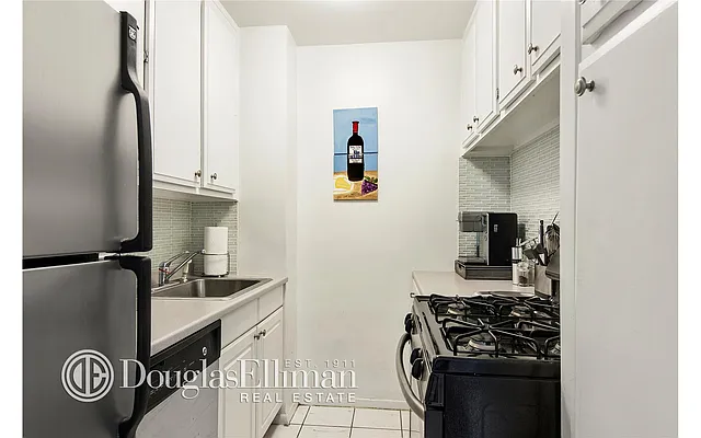 Sold by Douglas Elliman | media 10