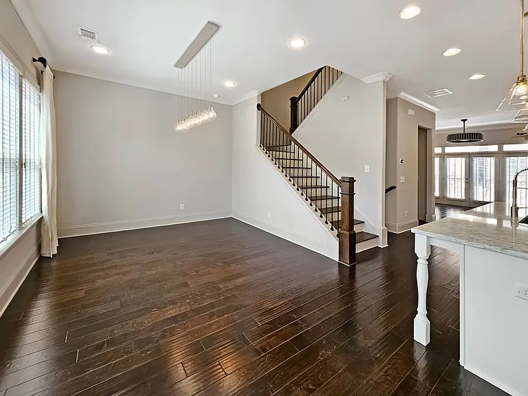 2142 Coventry Dr — Photo 18