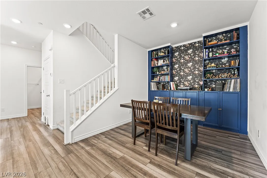 3 bed, 3.0 bath, 1768 sqft, $2,450 — Photo 2