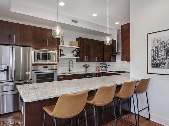 4th image of 1040 N Paulina St APT 2F
