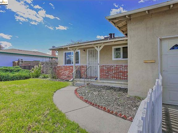 3rd image of 2210 Belle Ct