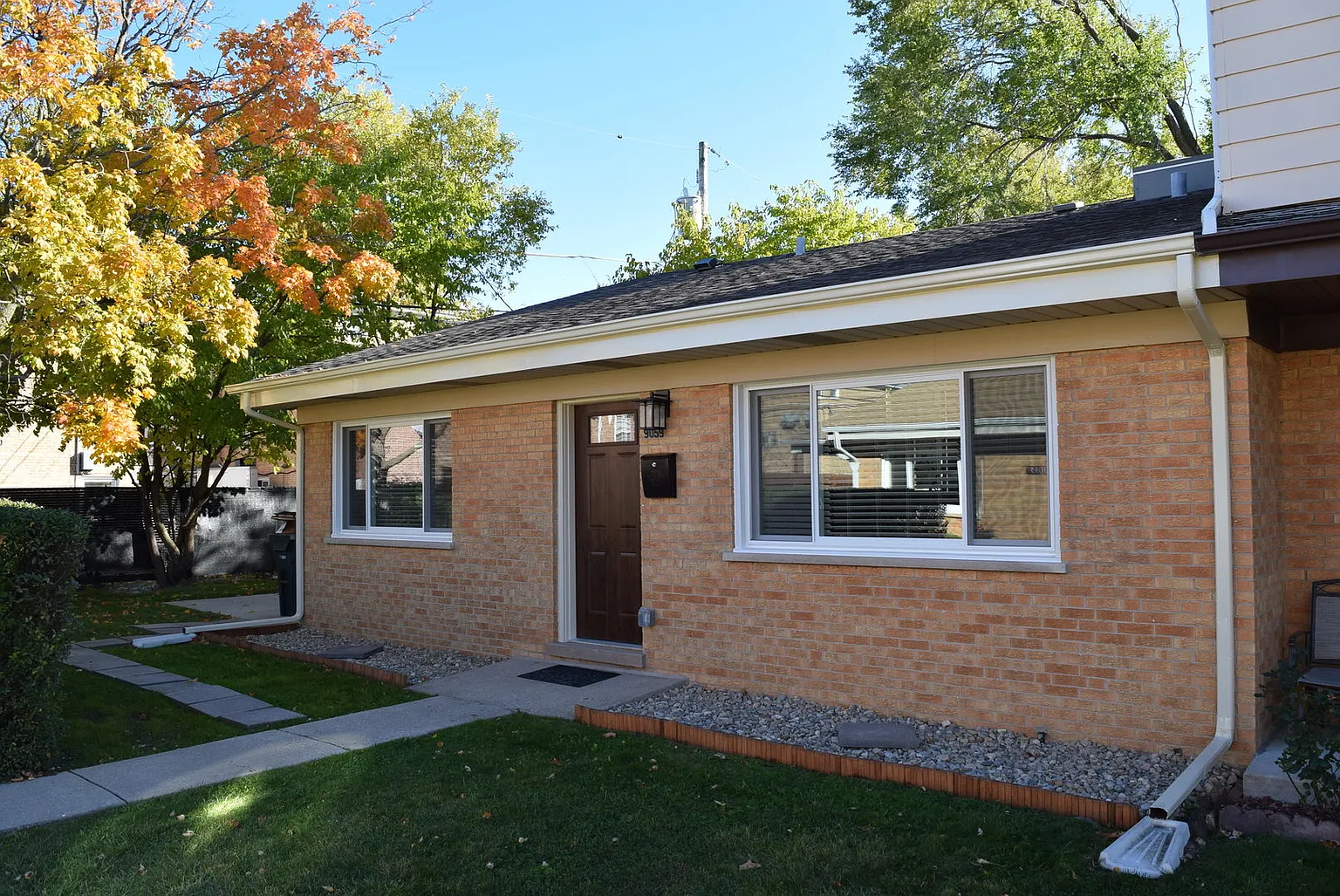 9059 N Clifton Ave photo 1