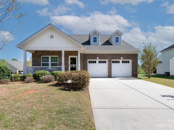 1033 Ellis Pond Dr, Rock Hill, SC 29730