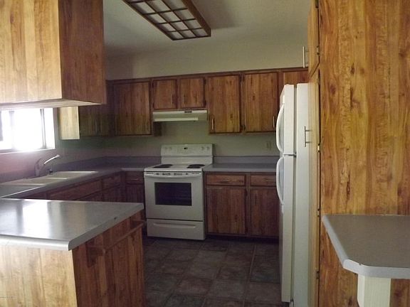 3rd image of 7870 E Larkspur Ln