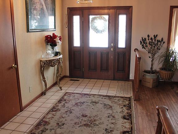 5th image of 1055 Drake Ct