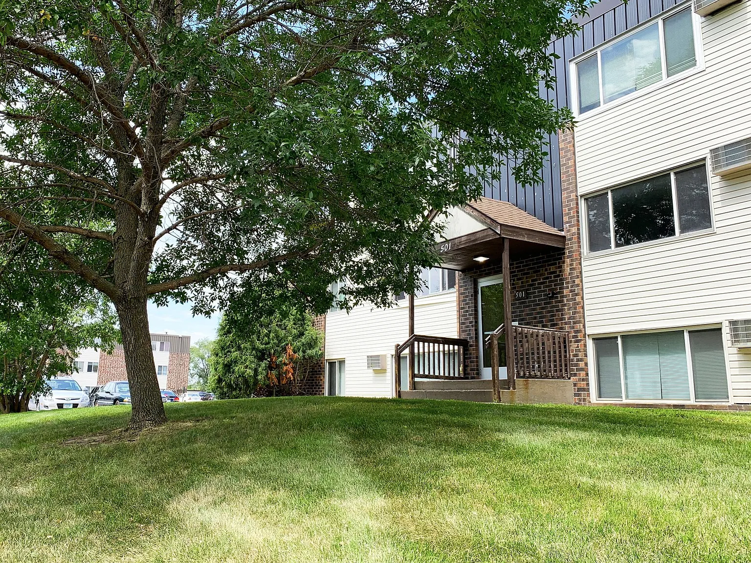 Sundial IV Apartments — Photo 3