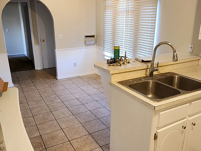 4000 Vickie Dr — Photo 3