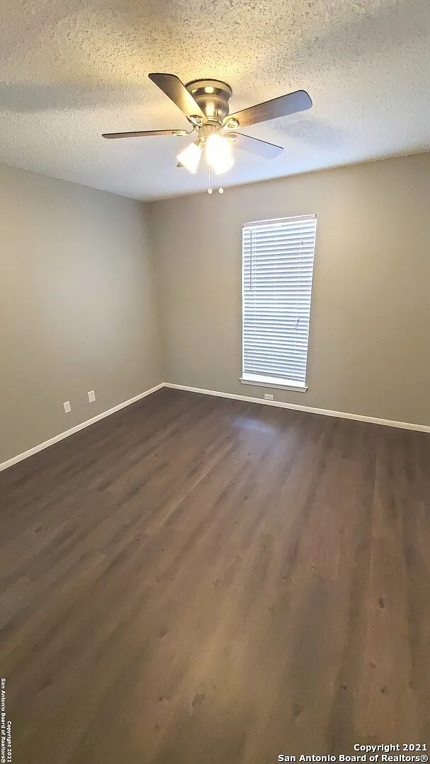 1 bed, 700 sqft, $1,050 — Photo 3