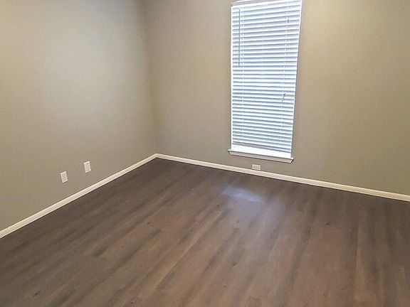 5th image of 331 W Mistletoe Ave #101