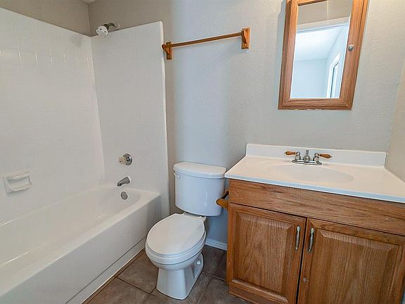 4th image of 2416 Wildbriar Dr