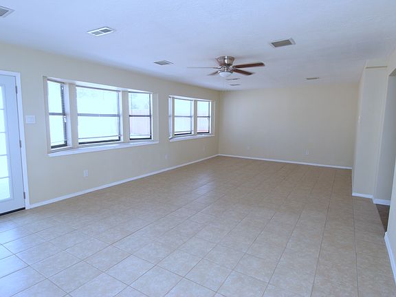 3rd image of 3308 Cagua Dr NE