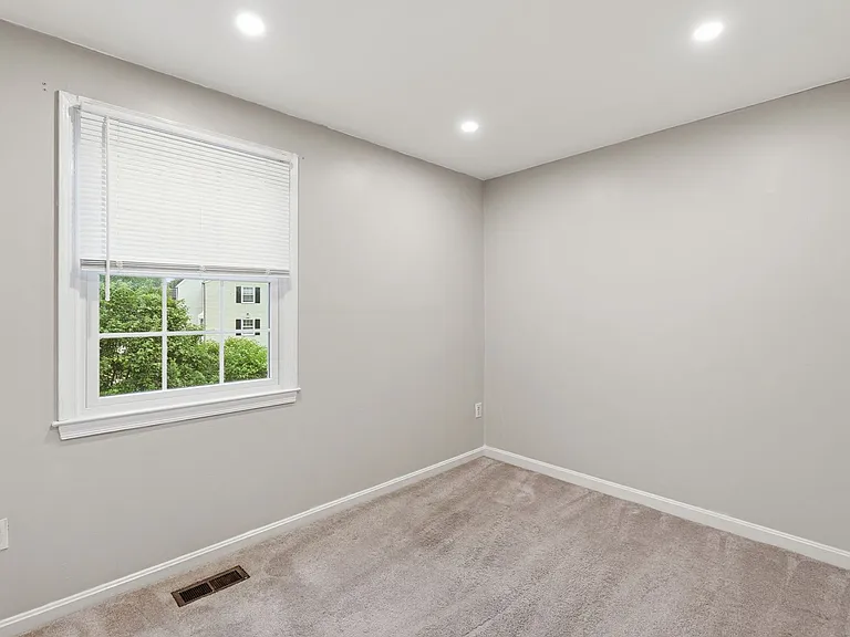 9018 Jersey Dr — Photo 16