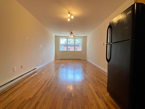 2nd image of 306 Bond St #2B