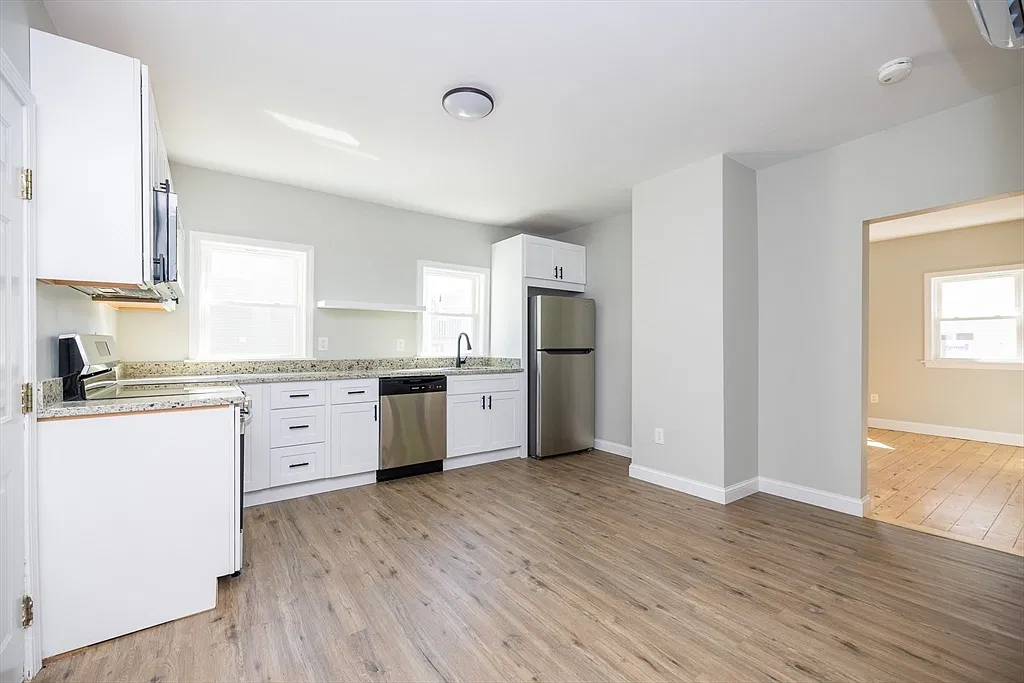 2 bed, 1.0 bath, 800 sqft, $2,000 — Photo 2
