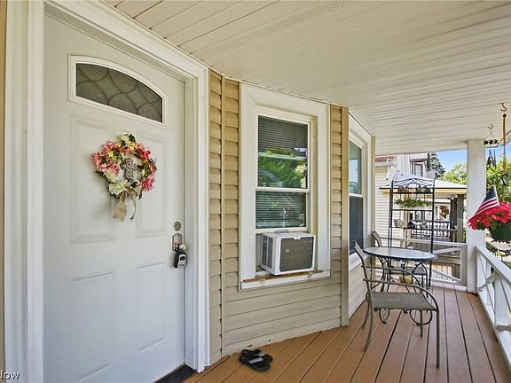 3rd image of 1554 Olivewood Ave