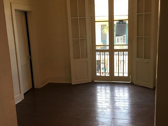 2nd image of 910 Bourbon St #2F
