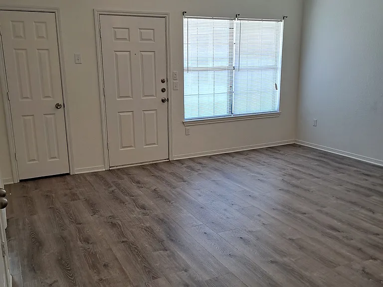 806 Redwood Ln — Photo 6