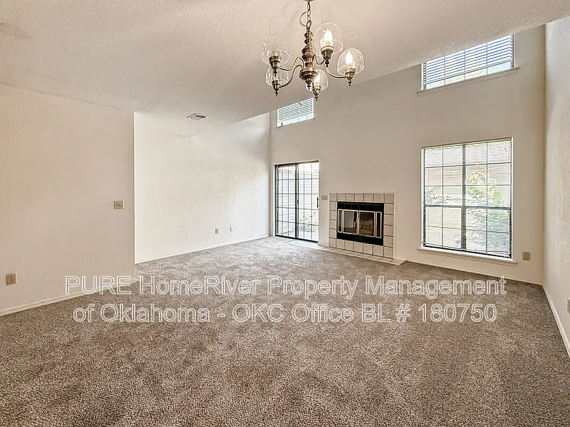 2 bed, 1.0 bath, $1,100 — Photo 2