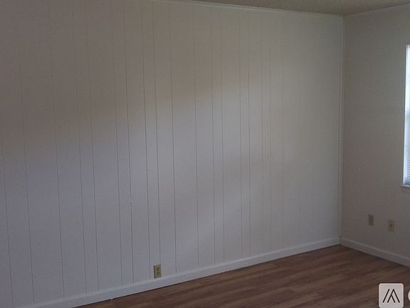 5th image of 499 N Hawkins St APT 4