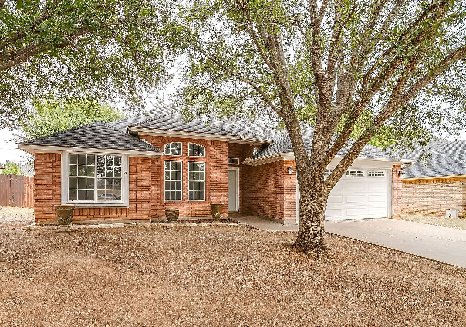 Very Cute 3 Bed, 2 Bath Home in Granbury Ready for New Tenants- 76048 — Photo 2