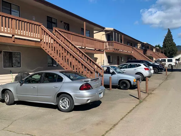 97993 Lively Ln APT 10, Brookings, OR 97415