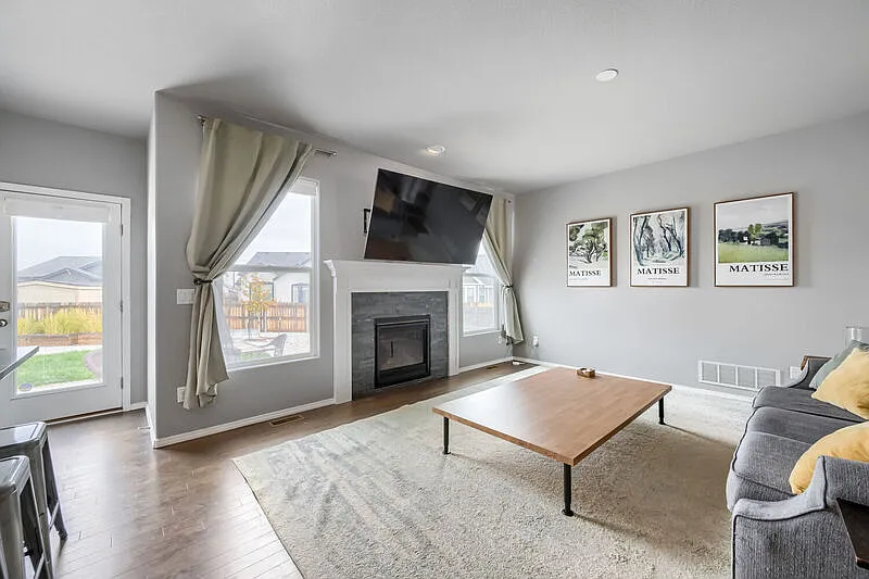 5 bed, 3.0 bath, 3506 sqft, $3,100 — Photo 2