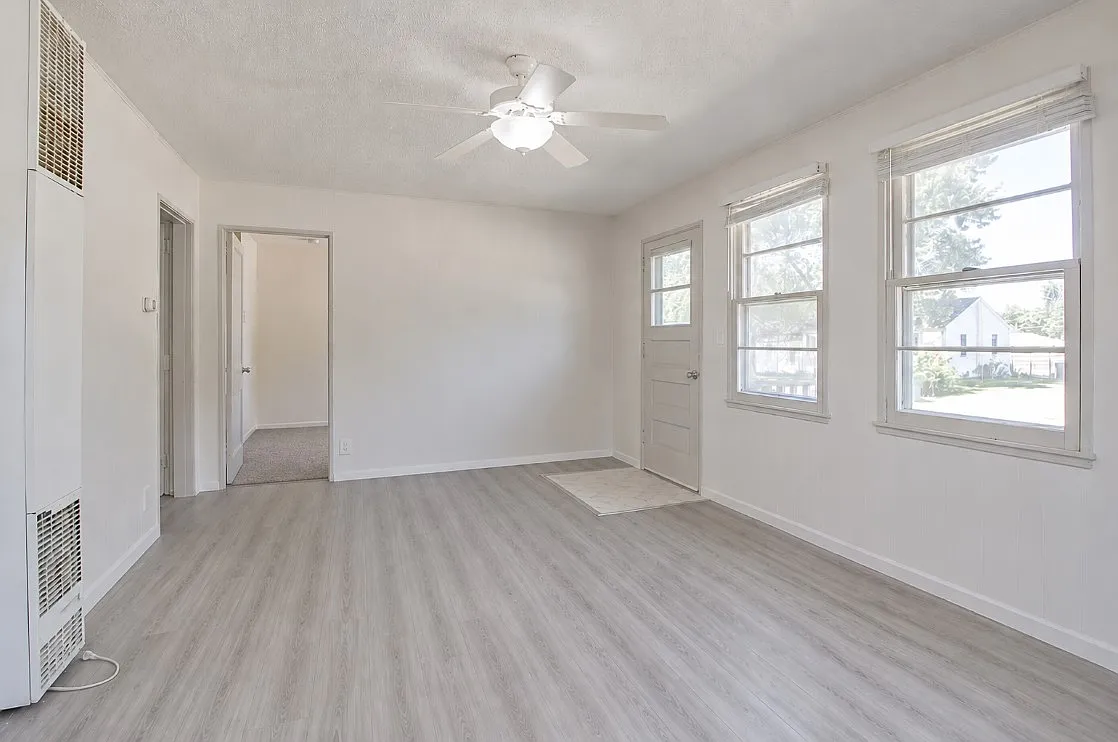 2 bed, 900 sqft, $1,499 — Photo 2