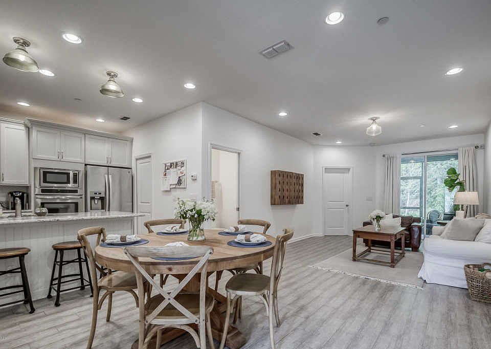1st image of 205 Pindo Palm Dr